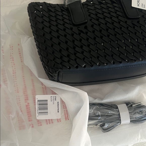 NWT URBAN
EXPRESSIONS
HANDBAGS
Woven Tote Bag Elegant Black Woven,(crossbody) - Picture 11 of 15